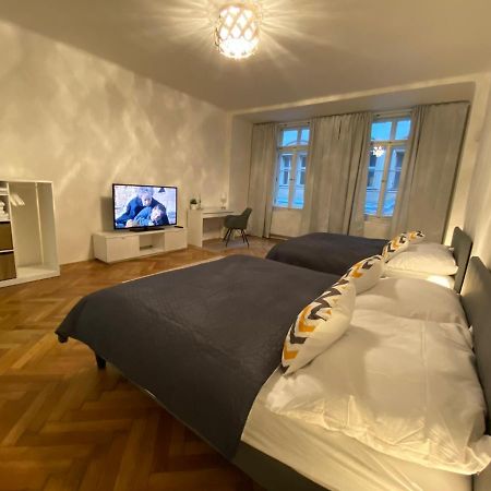 Spacious Apartment On Wenceslas Square Prague Exterior photo