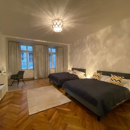 Spacious Apartment On Wenceslas Square Prague Exterior photo