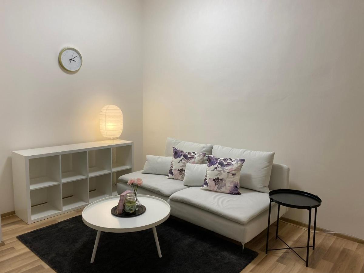 Spacious Apartment On Wenceslas Square Prague Exterior photo