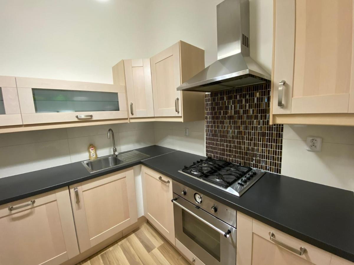 Spacious Apartment On Wenceslas Square Prague Exterior photo